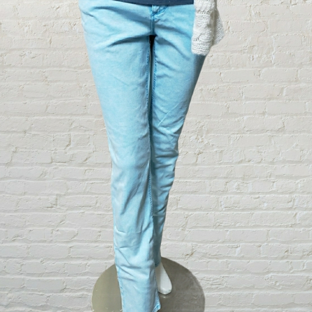 FDJ baby blue acid wash Olivia slim straight leg jeans size 6